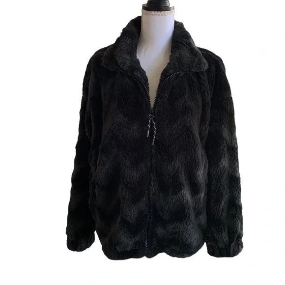 URBAN OUTFITTERS EVA BLACK FAUX FUR CHEVRON TEDDY BOMBER JACKET